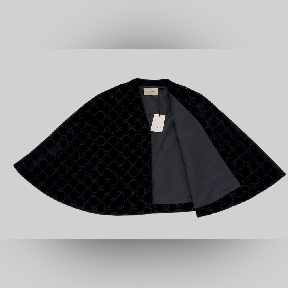 ❌SOLD❌100% Authentic Gucci GG Logo Black Velvet Cape Poncho One Size - Picture 10 of 16